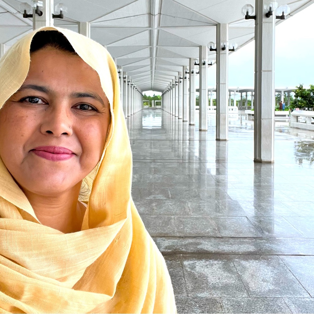 Meet your Posher, Saira
